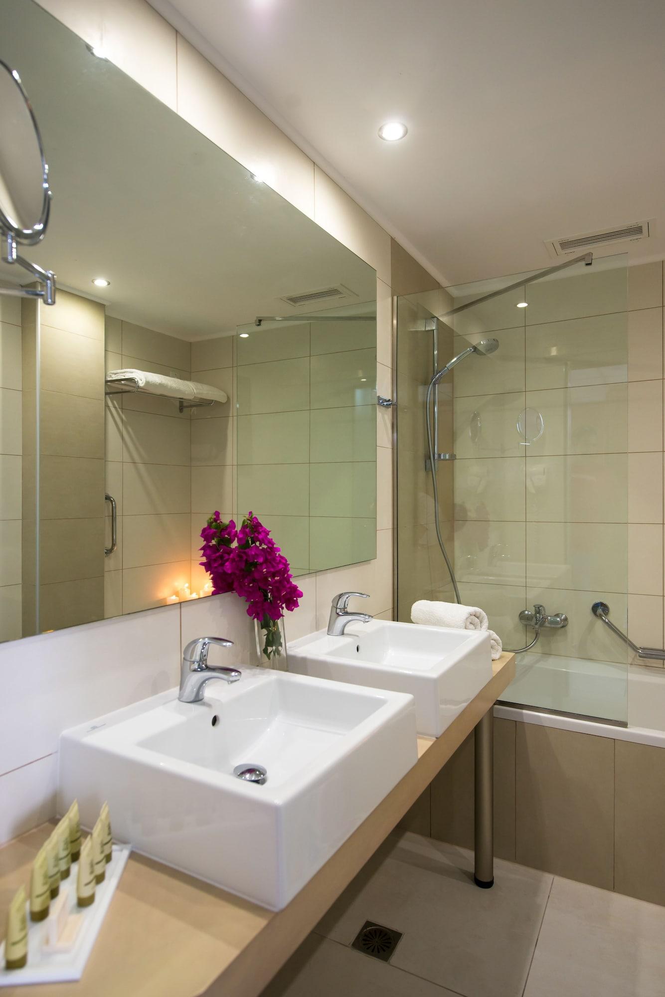 Bitzaro Palace Hotel Kalamaki  Bagian luar foto