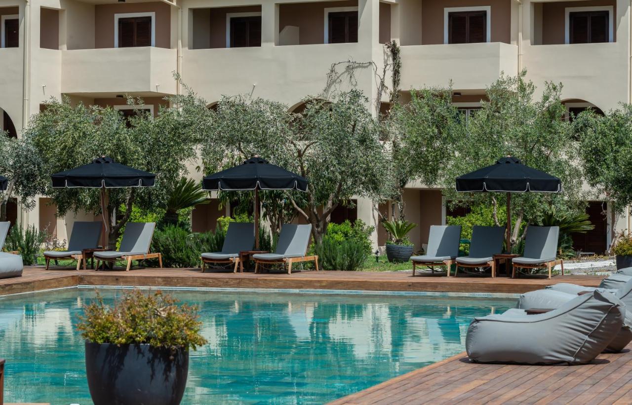 Bitzaro Palace Hotel Kalamaki  Bagian luar foto
