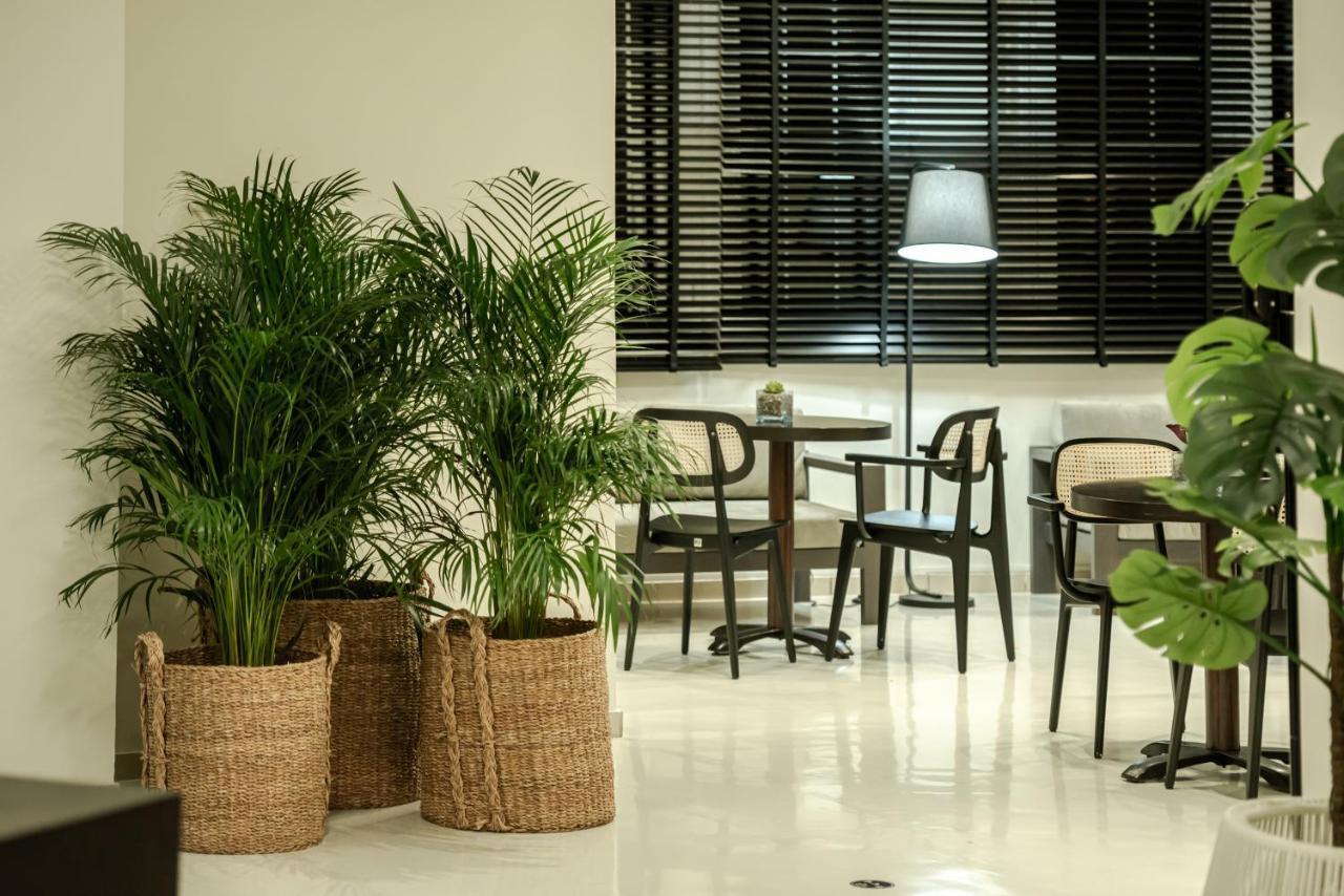 Bitzaro Palace Hotel Kalamaki  Bagian luar foto