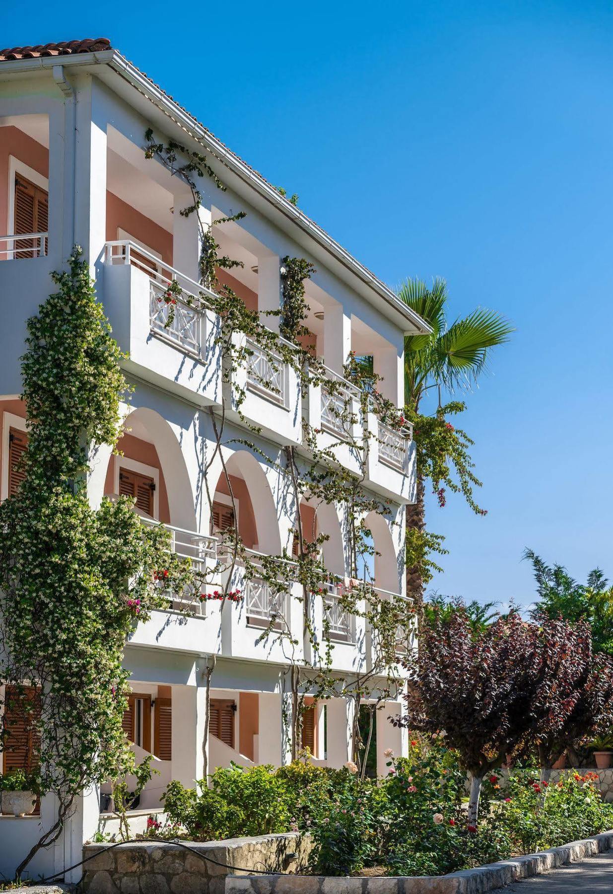 Bitzaro Palace Hotel Kalamaki  Bagian luar foto
