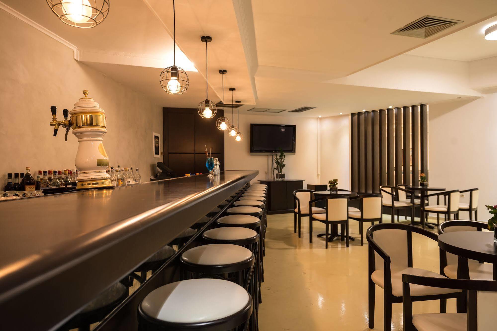 Bitzaro Palace Hotel Kalamaki  Bagian luar foto